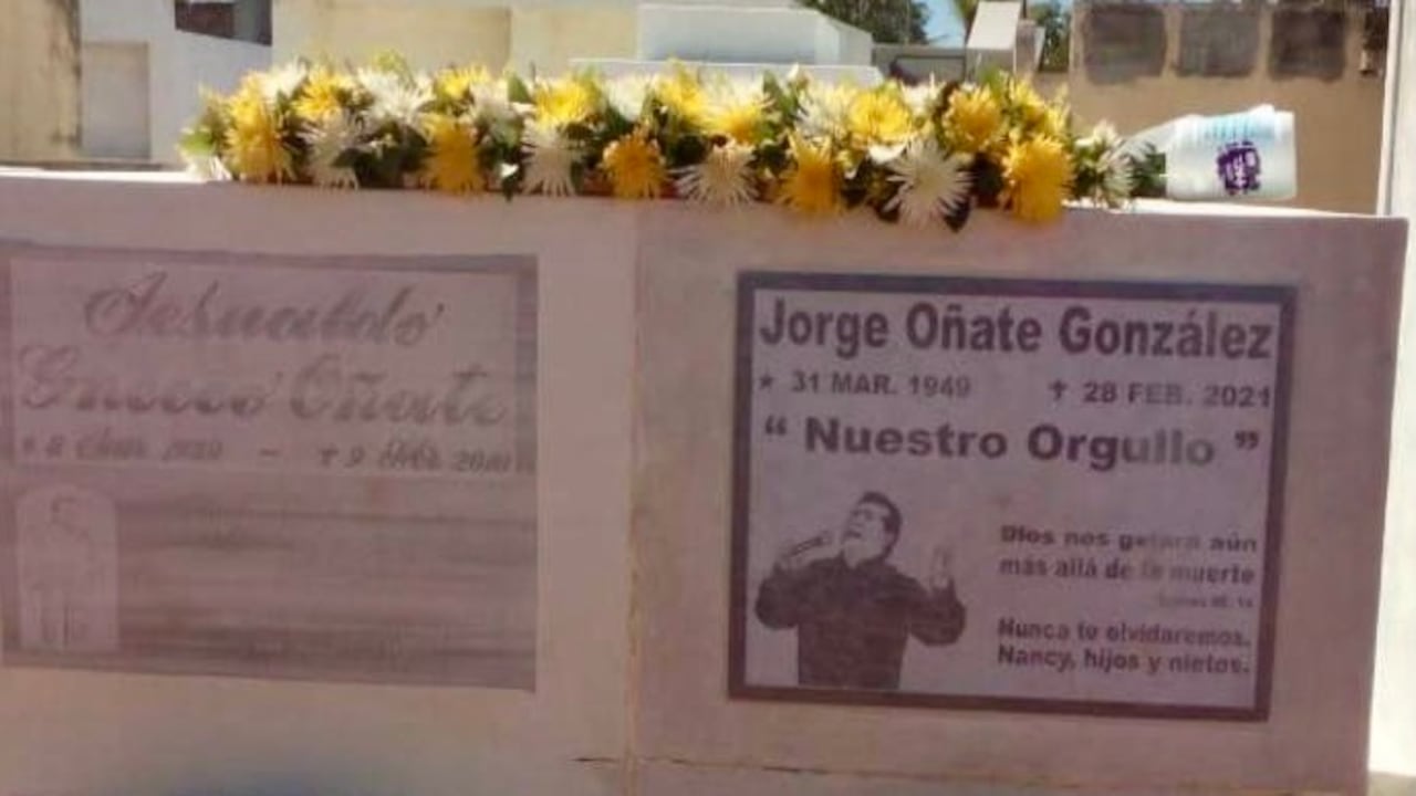 Así quedó decorada la tumba de Jorge Oñate en su natalicio. Foto: Twitter @mono_romero
