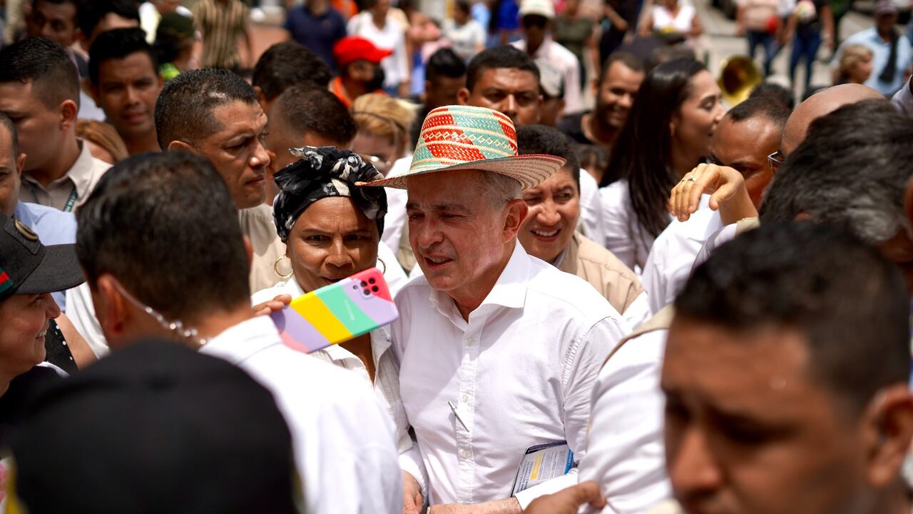 El expresidente Álvaro Uribe Vélez sustentó que fue en su Gobierno que se desmontó el paramilitarismo.