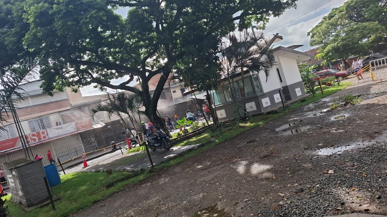 Atentado terrorista en el CAI del barrio Manuela Beltrán en Cali.