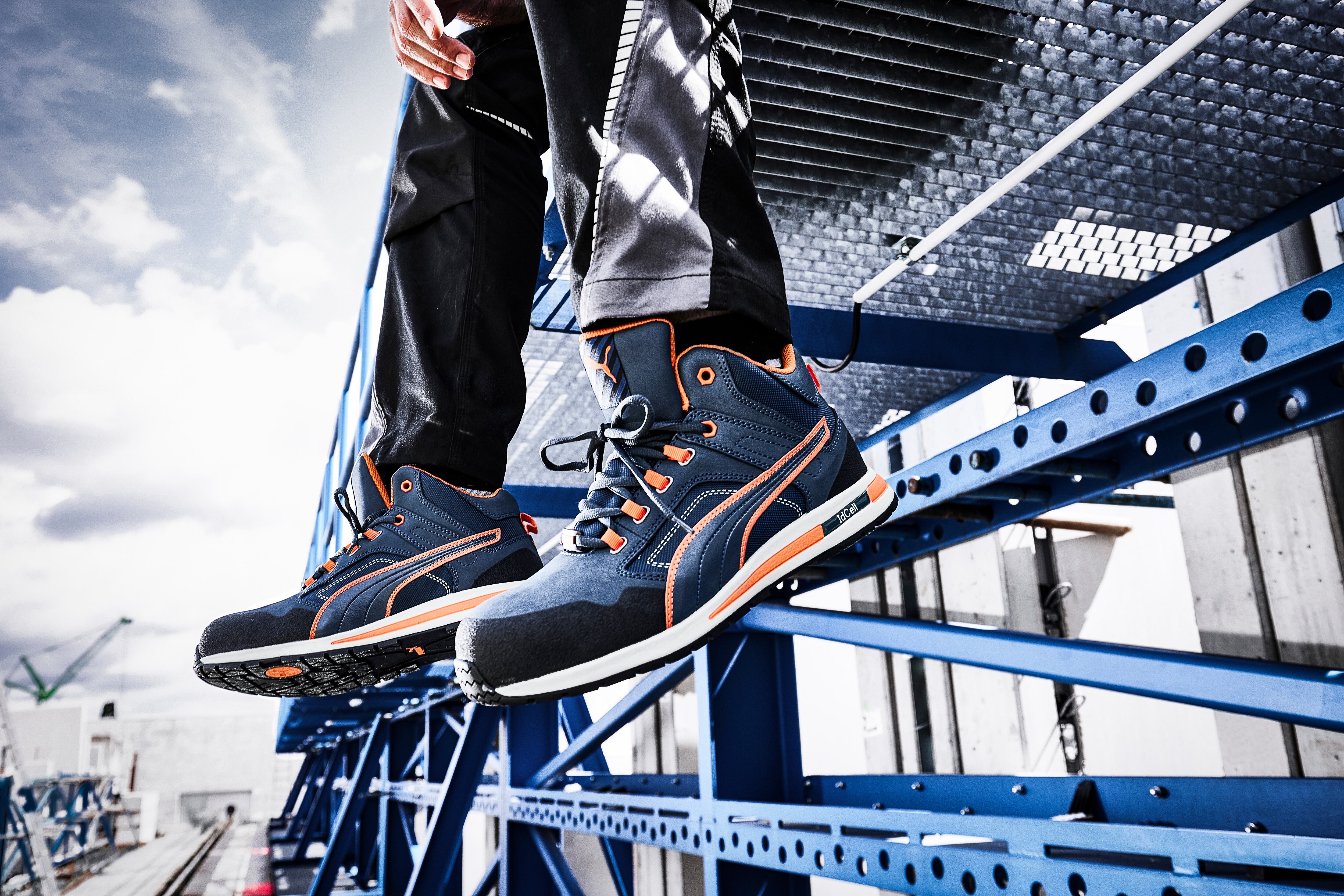 PUMA, una de sus otras marcas dirigidas a la línea de seguridad, implementa más de 30 tecnologías que además de proteger al trabajador, ayudan a aumentar su productividad gracias a su alto confort.