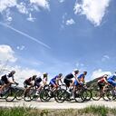 El pelotón avanza durante la novena etapa del Giro de Italia entre Isernia y el Blokhaus