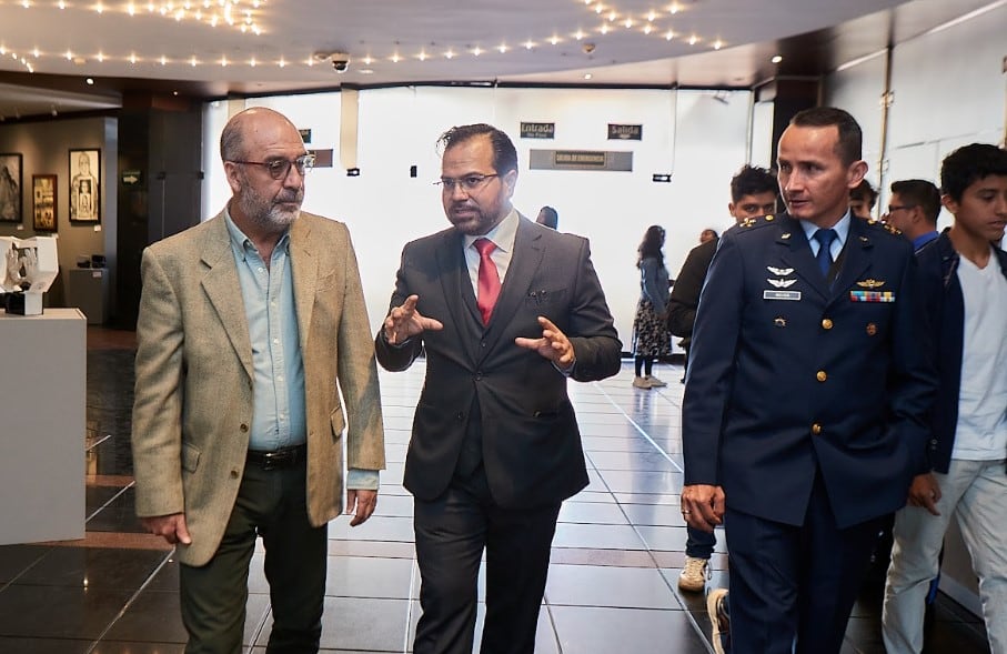 Escobitas de Bogotá y ganadores del concurso Así se construye memoria