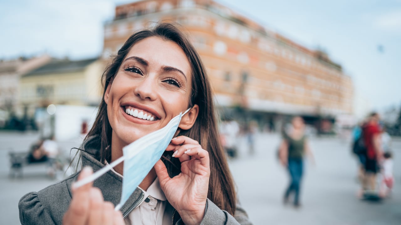 Los huecos son solo una pequeña hendidura dentro de las mejillas, que generalmente se revelan cada vez que una persona sonríe.