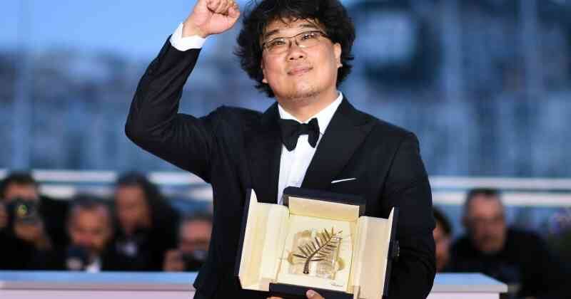 El director surcoreano Boon Jong-Ho celebra la Palma de Oro en la Edición 72 de Festival de Cine de Cannes. Foto: Loic Venance - AFP