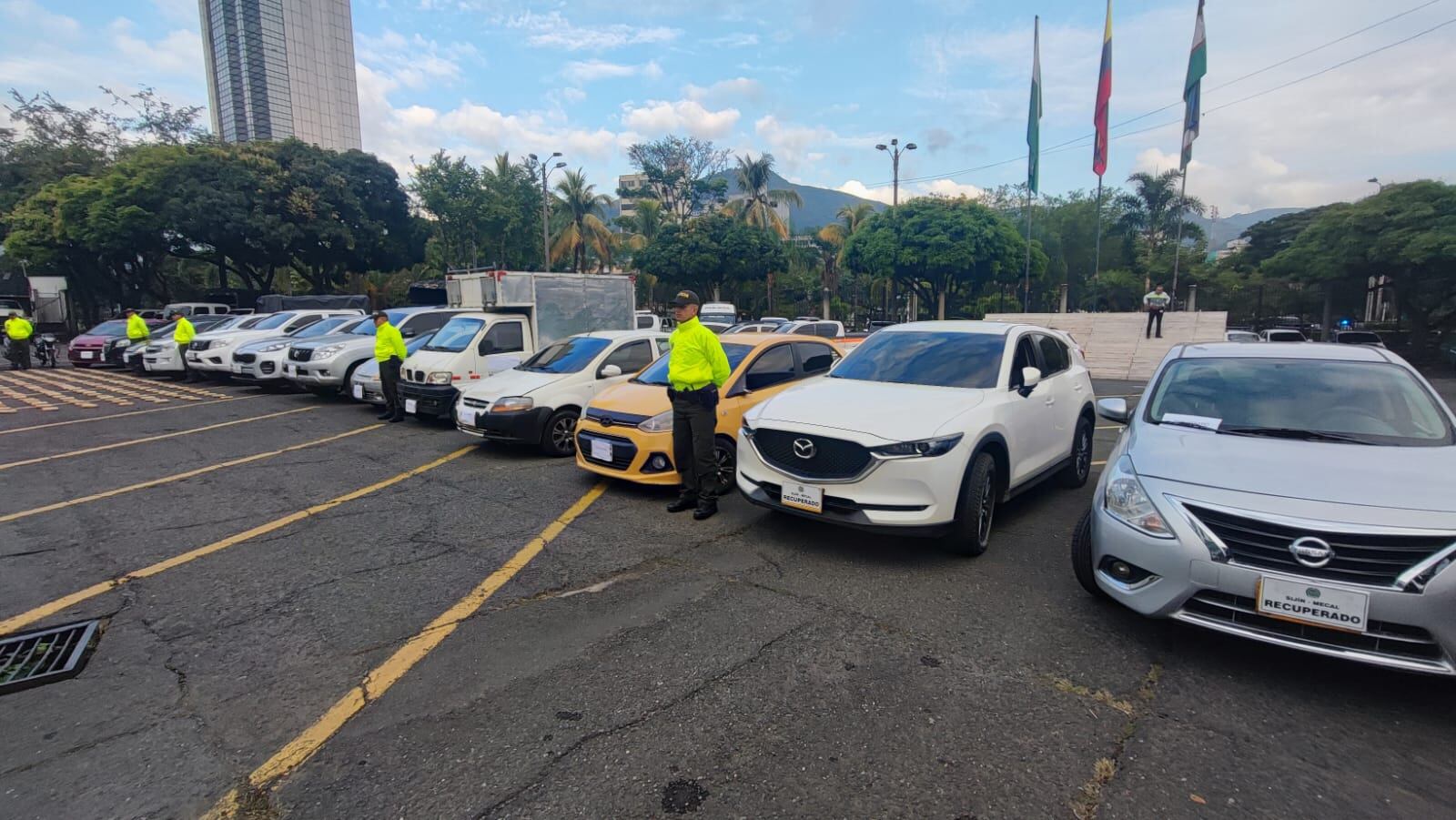 Así fue el operativo contrarreloj para recuperar 19 motos y 14 carros robados en Cali; los vehículos ya estaban listos para la venta.