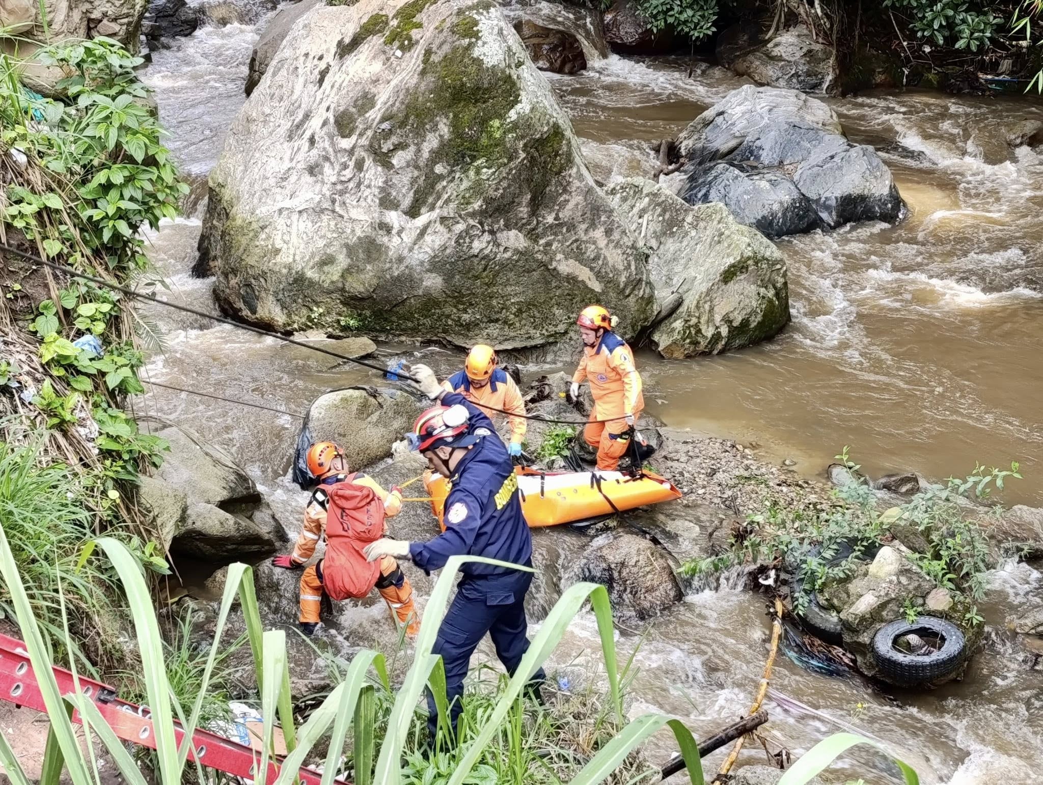 Recuperación de cadáver de Lucho, mochilero argentino muerto en Piedecuesta, Santander.