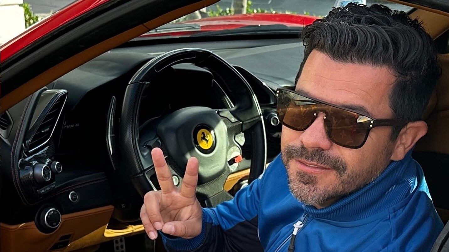 Piter Albeiro es el dueño de una exclusiva colección de vehículos.