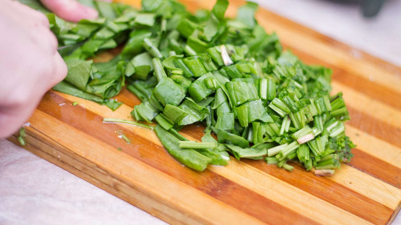 La espinaca le aporta una serie de vitaminas y minerales al cuerpo. Foto: Getty Images.