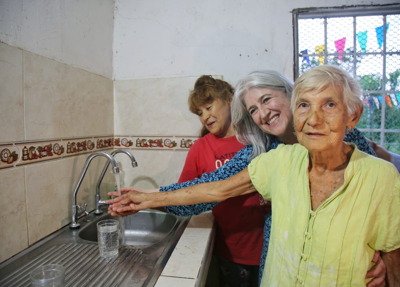 La ministra se mostró conmovida con esta iniciativa.