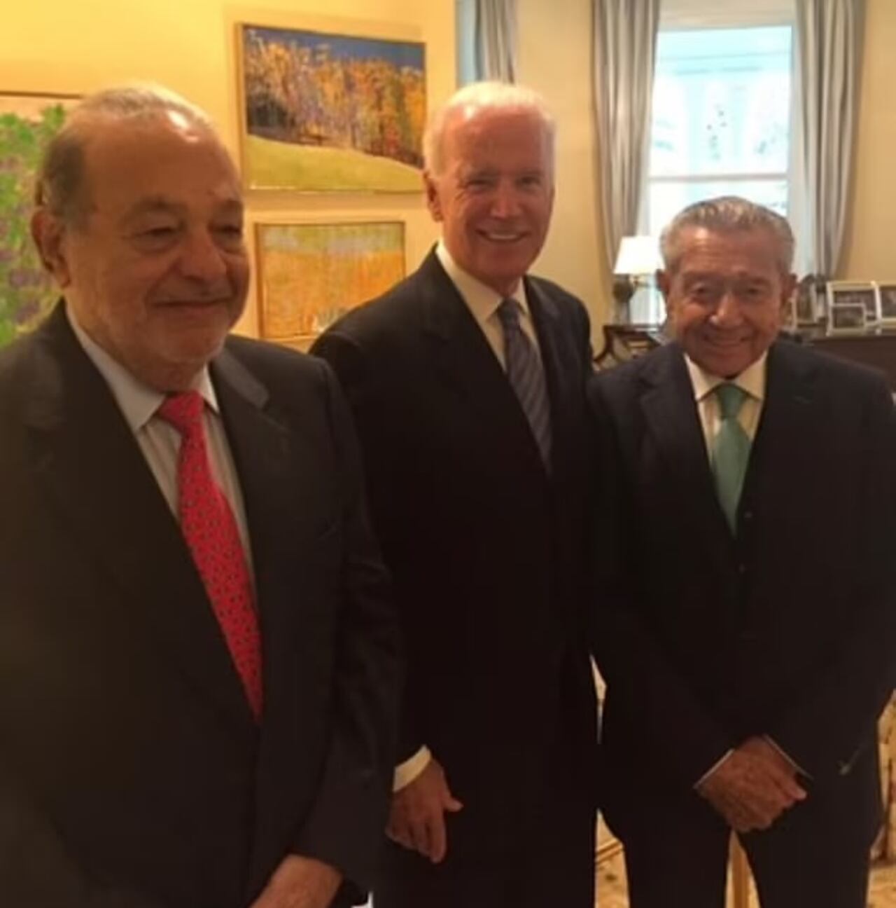 Dentro del material probatorio se encuentran fotografías de Biden con magnates mexicanos a los que Hunter ayudó a que les fuera agendada una cita.