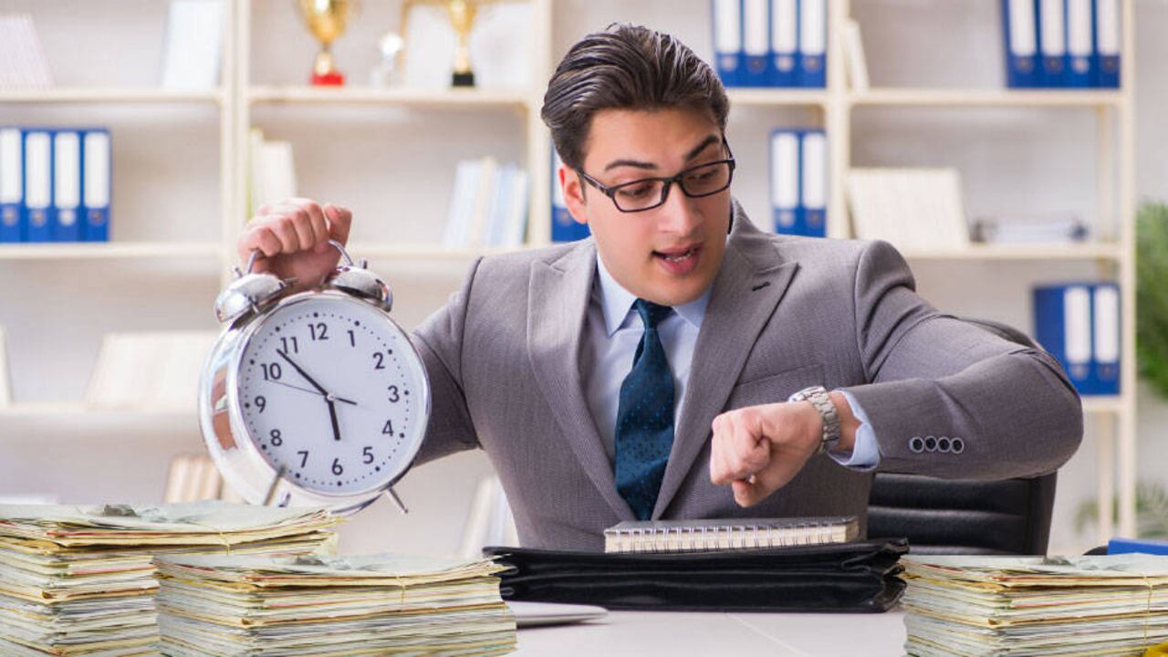 Dividir los deberes en pequeños progresos produce impulsos cortos de felicidad que motivan a seguir realizando otras tareas.