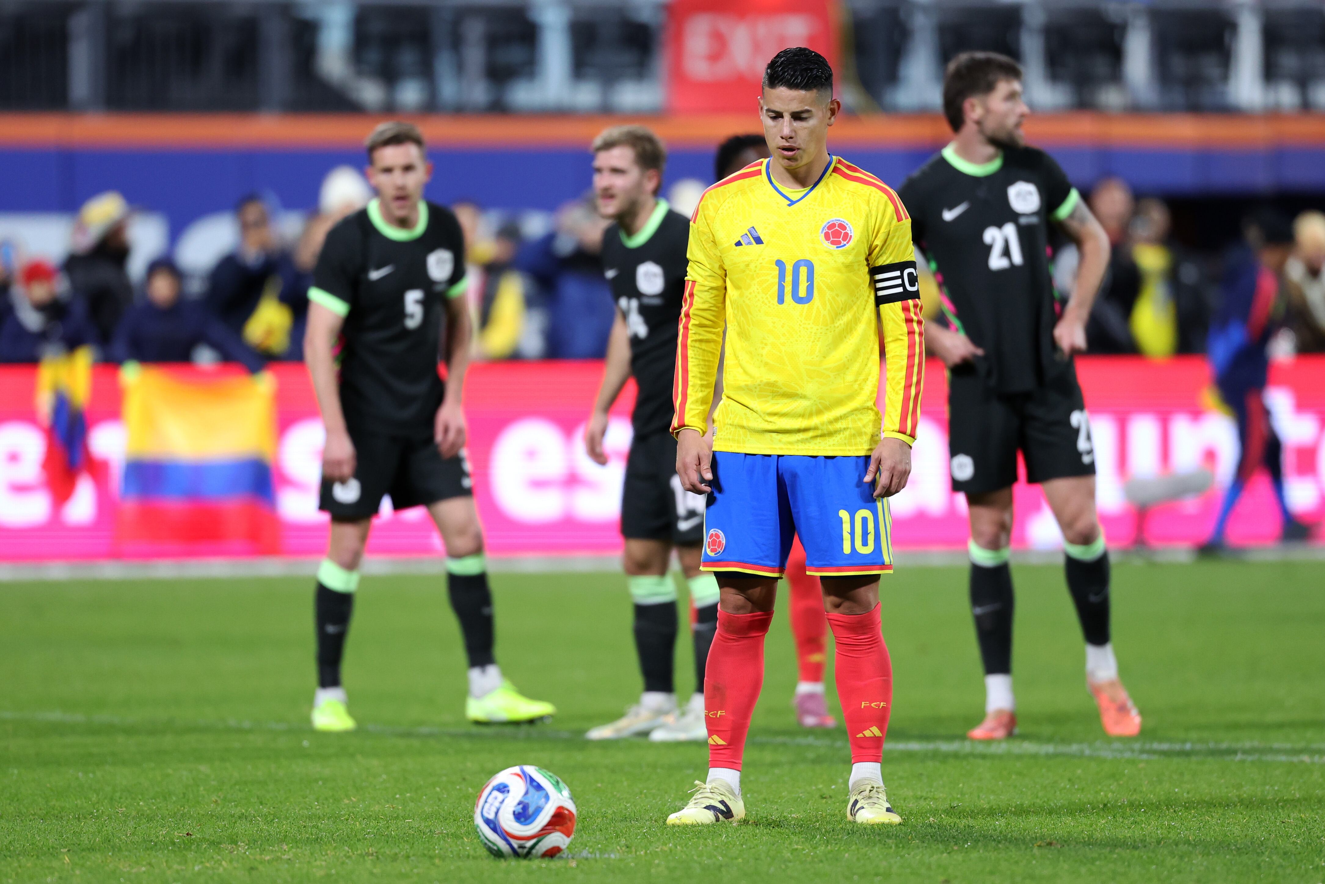 James Rodríguez al momento de cobrar el penalti ante Australia.