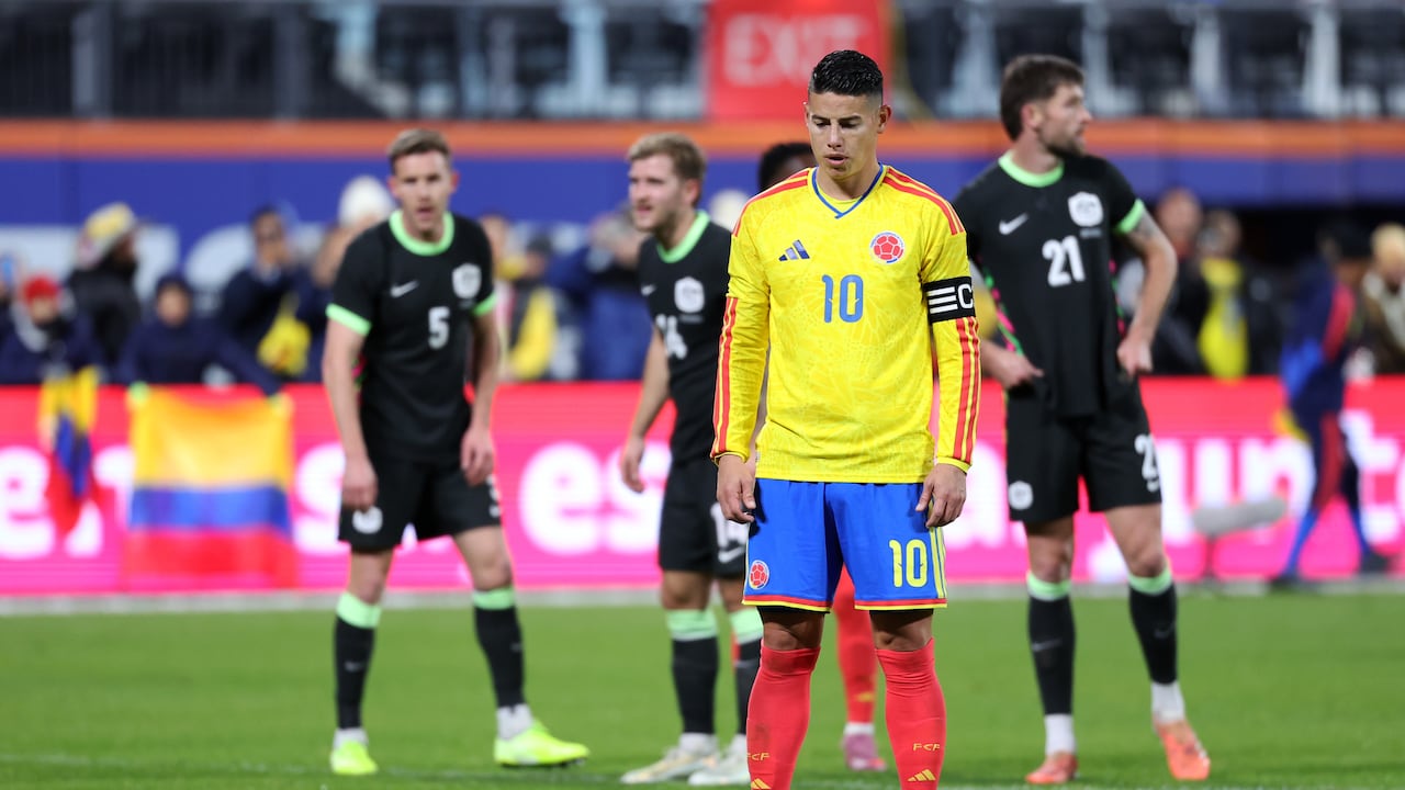 James Rodríguez al momento de cobrar el penalti ante Australia.