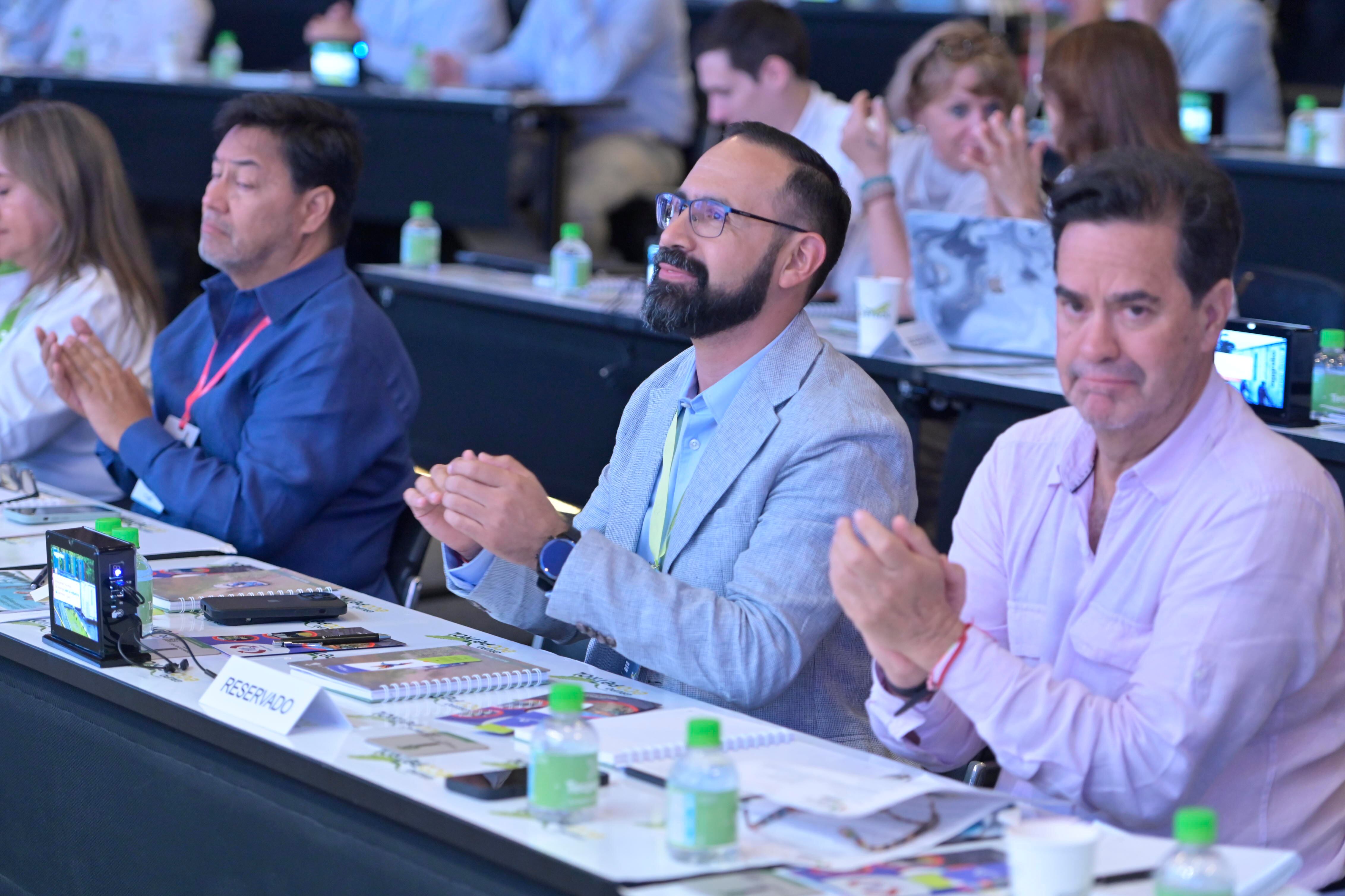 Andrés Camacho, ministro de minas y energía. Foto: VI Cumbre petróleo, energía y gas.