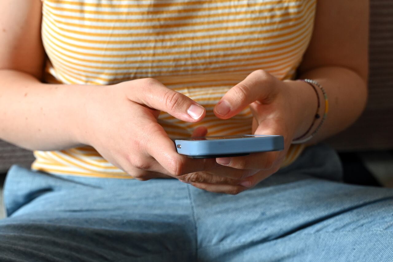 Meta destaca que este enfoque cumple con las normativas de privacidad vigentes en EE UU. e incluso Europa, aunque expertos alertan que podría ser el inicio de una monetización más invasiva.