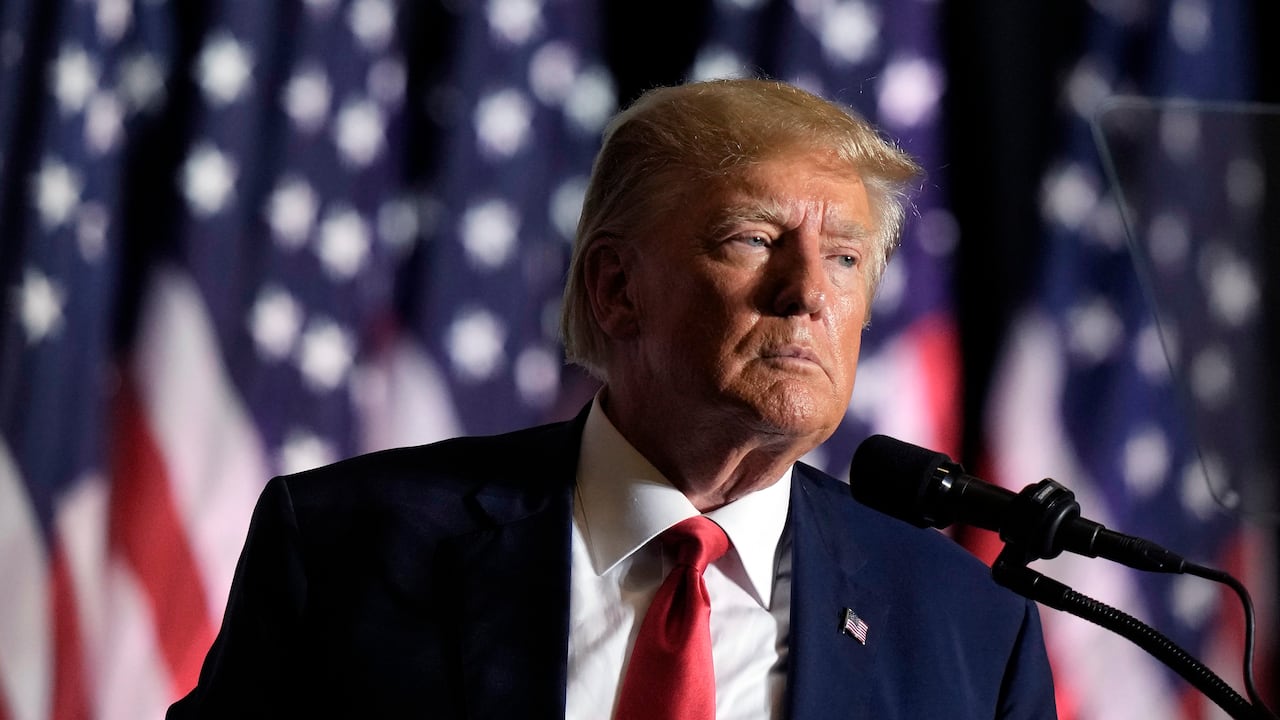 Crean una IA que se basa en decisiones de Trump para predecir futuros escenarios en la política mundial