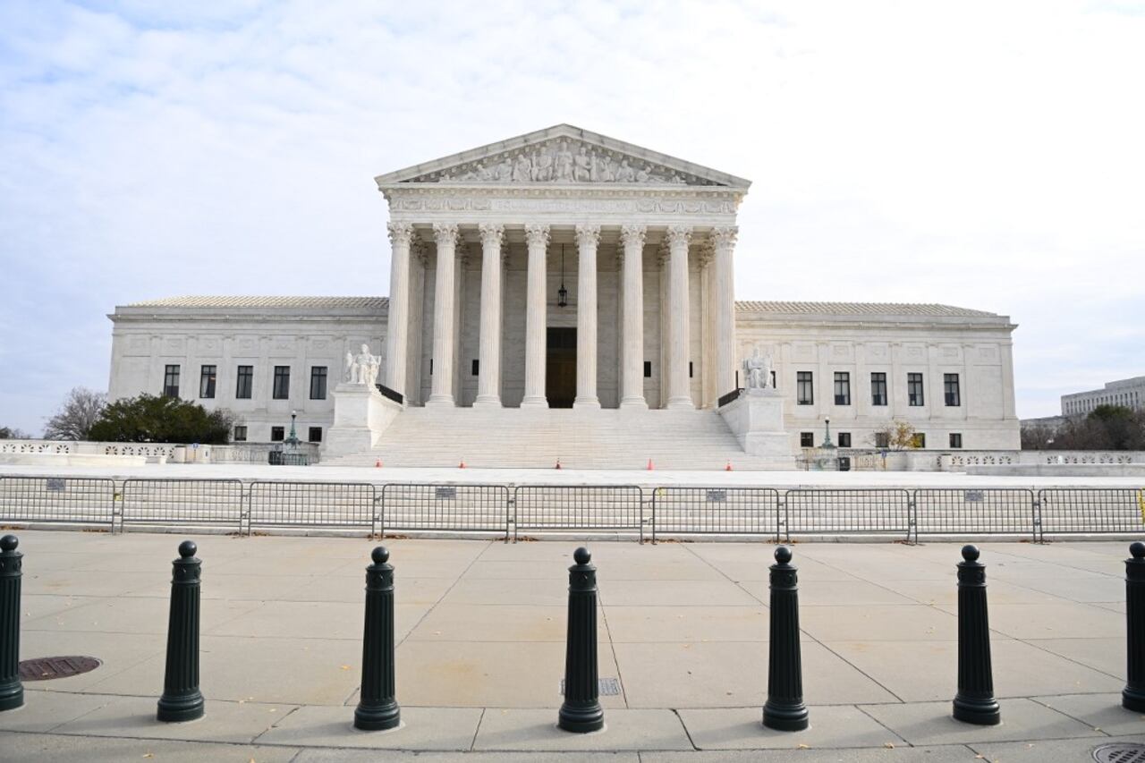 La decisión del Supremo se produjo mientras los estados de todo el país están confirmando los resultados de las presidenciales para que sean avalados la próxima semana por el Colegio Electoral de Estados Unidos.