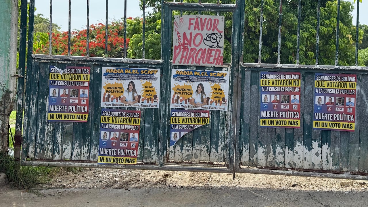 Carteles contra congresistas en Cartagena.