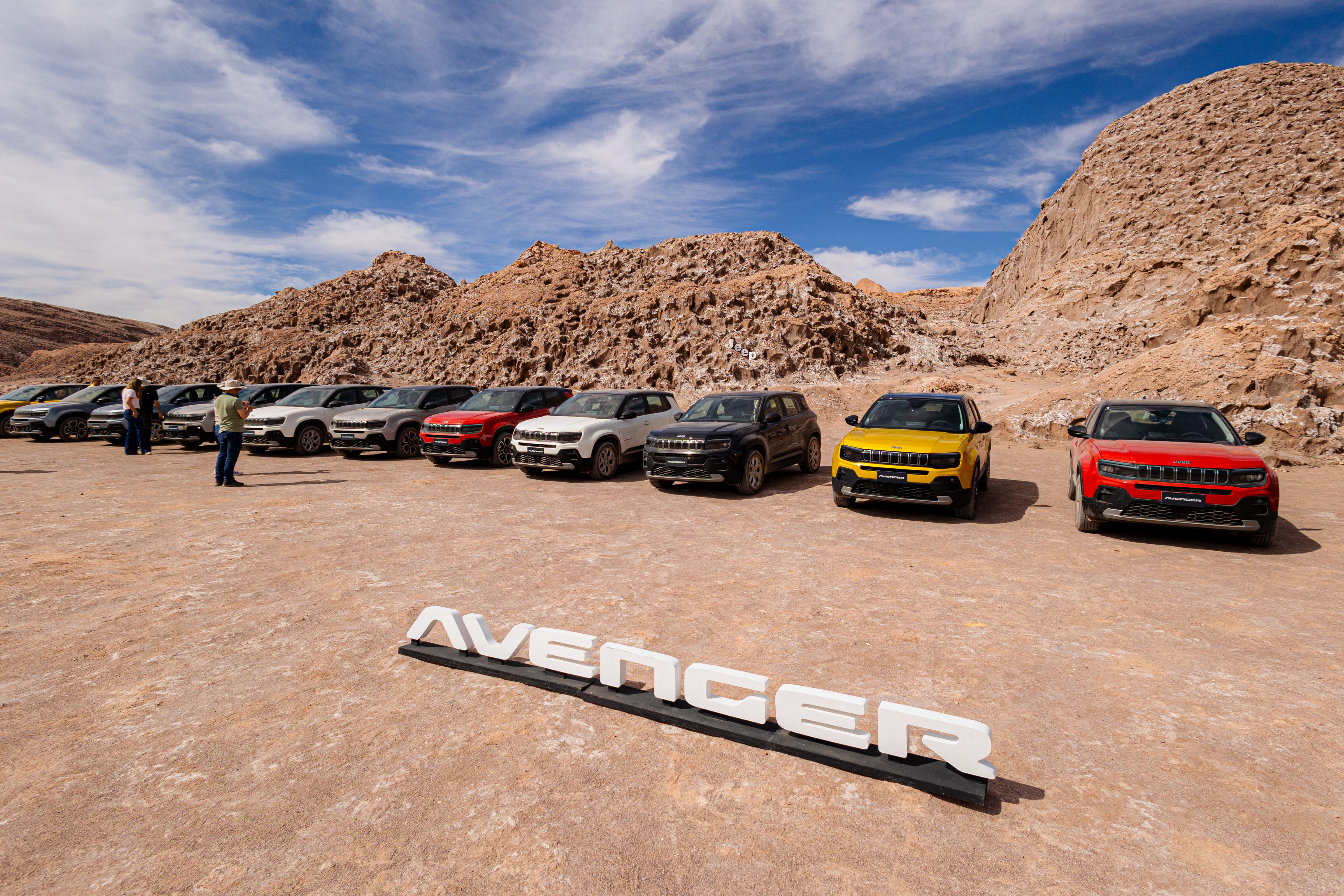 Jeep presentó el Avenger, el primer vehículo eléctrico de la marca para Colombia.