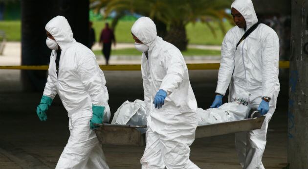 Las autoridades buscan al presunto del crimen que enluta a una familia bogotana.