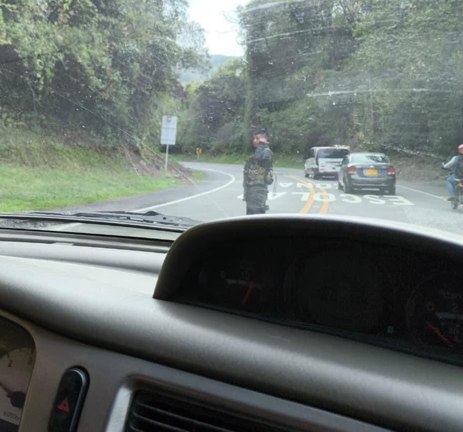 El domingo 20 de octubre se registró un retén de un grupo armado ilegal en la vía Panamericana.