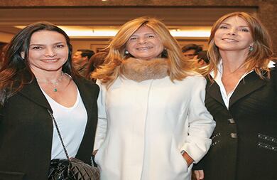Luz María Zapata, Claudia de Francisco y Tana Valencia.