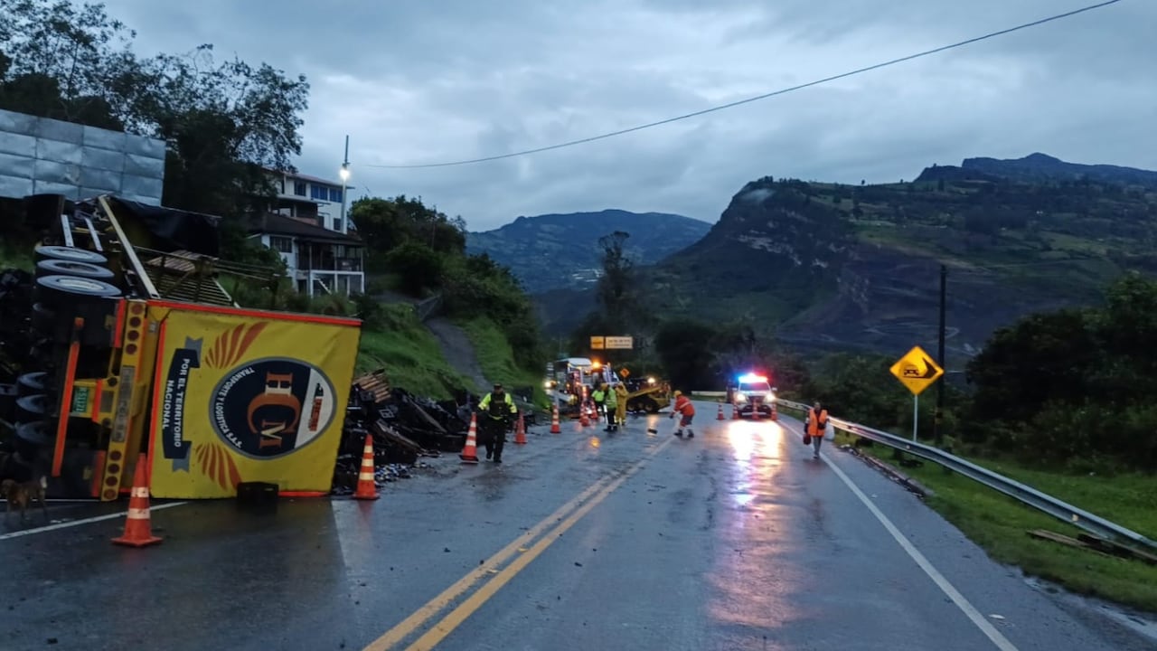 Accidente en la vía al Llano involucra un camión que transportaba cerveza.