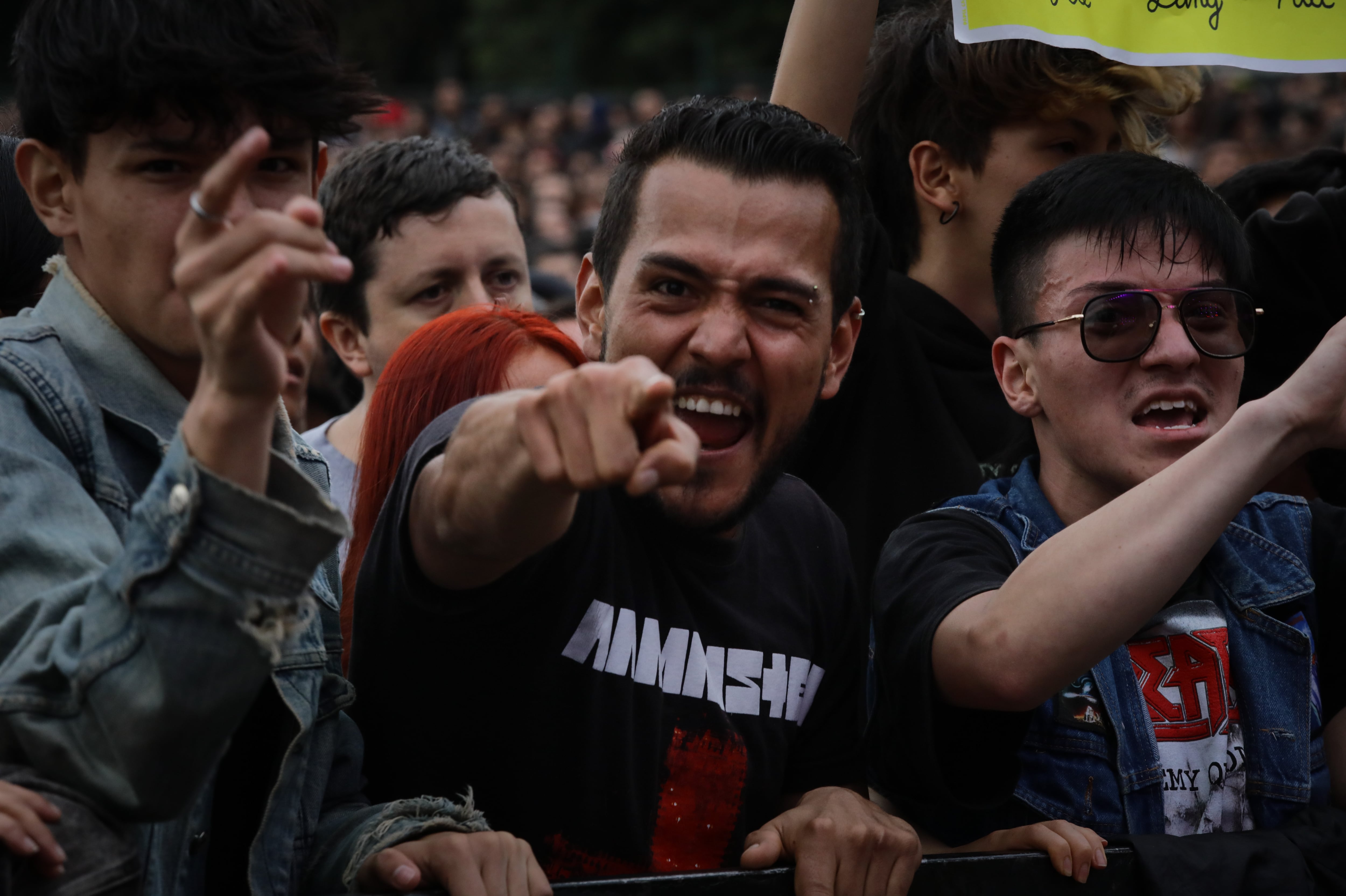 Los asistentes al festival asisten al último día del festival de música Rock al Parque en Bogotá, Colombia, el 04 de diciembre de 2022. (Foto de Juancho Torres/Agencia Anadolu vía Getty Images)