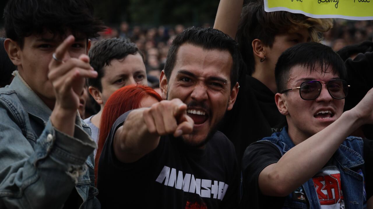 Los asistentes al festival asisten al último día del festival de música Rock al Parque en Bogotá, Colombia, el 04 de diciembre de 2022. (Foto de Juancho Torres/Agencia Anadolu vía Getty Images)