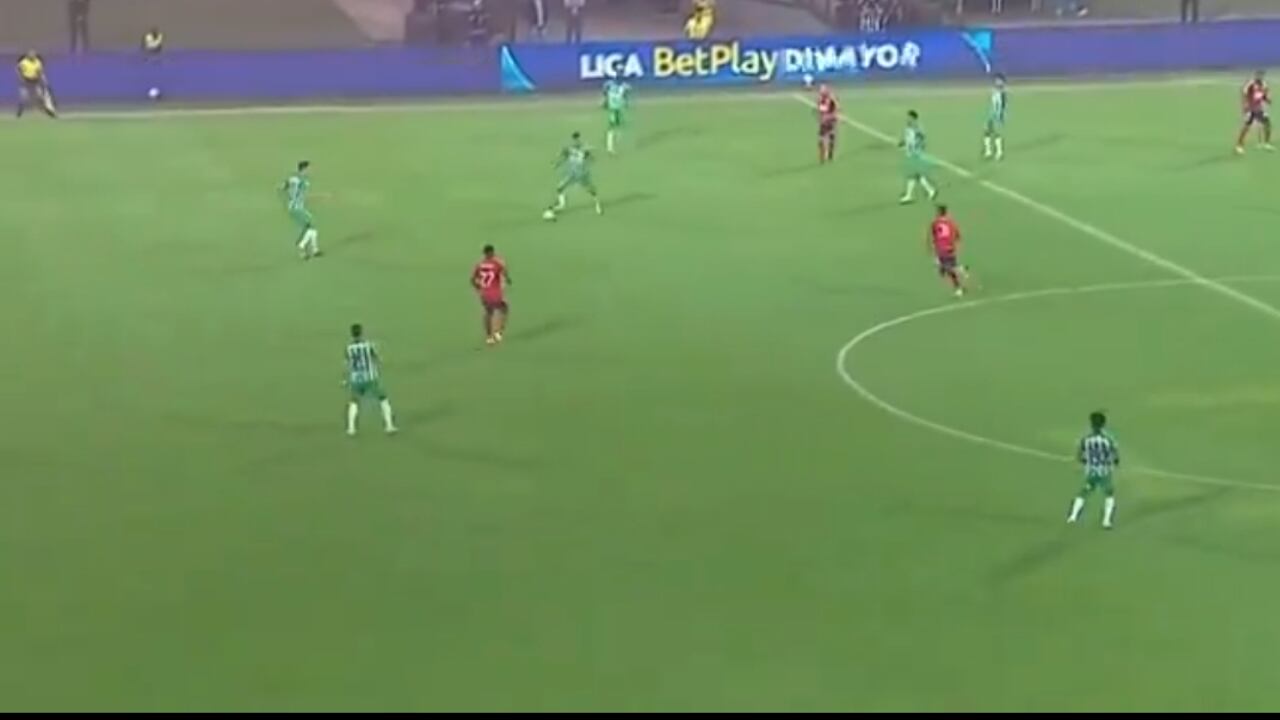 Jhon Duque produjo el error en la defensa de Atlético Nacional