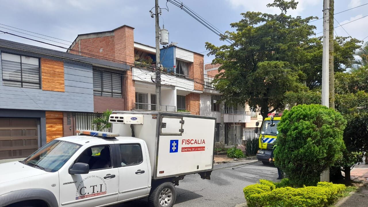 Autoridades judiciales hacen presencia en accidente de avioneta.