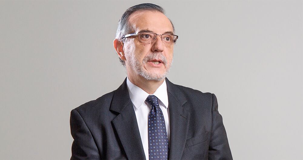 Iván Velásquez, nuevo ministro de Defensa, ha hecho públicos algunos de los cambios en las Fuerzas Militares y la Policía. En voz baja, los uniformados manifiestan su preocupación.