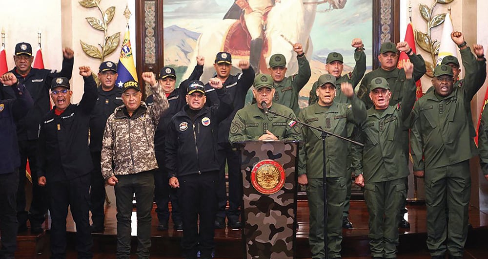 El régimen ha radicalizado su discurso e, incluso, ha incorporado a las Fuerzas Militares. Mientras tanto, en distintas ciudades las manifestaciones han sido multitudinarias.