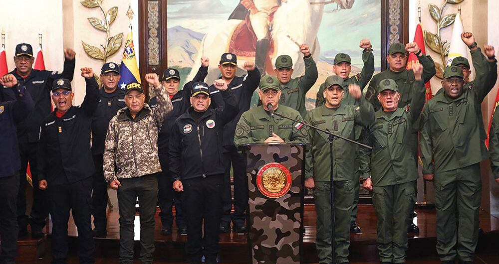 El régimen ha radicalizado su discurso e, incluso, ha incorporado a las Fuerzas Militares. Mientras tanto, en distintas ciudades las manifestaciones han sido multitudinarias.