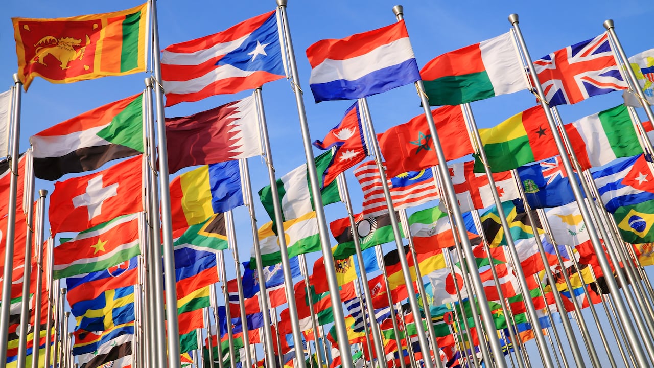 Además de la estrella, las cruces, los soles, los escudos y las lunas también son muy comunes.