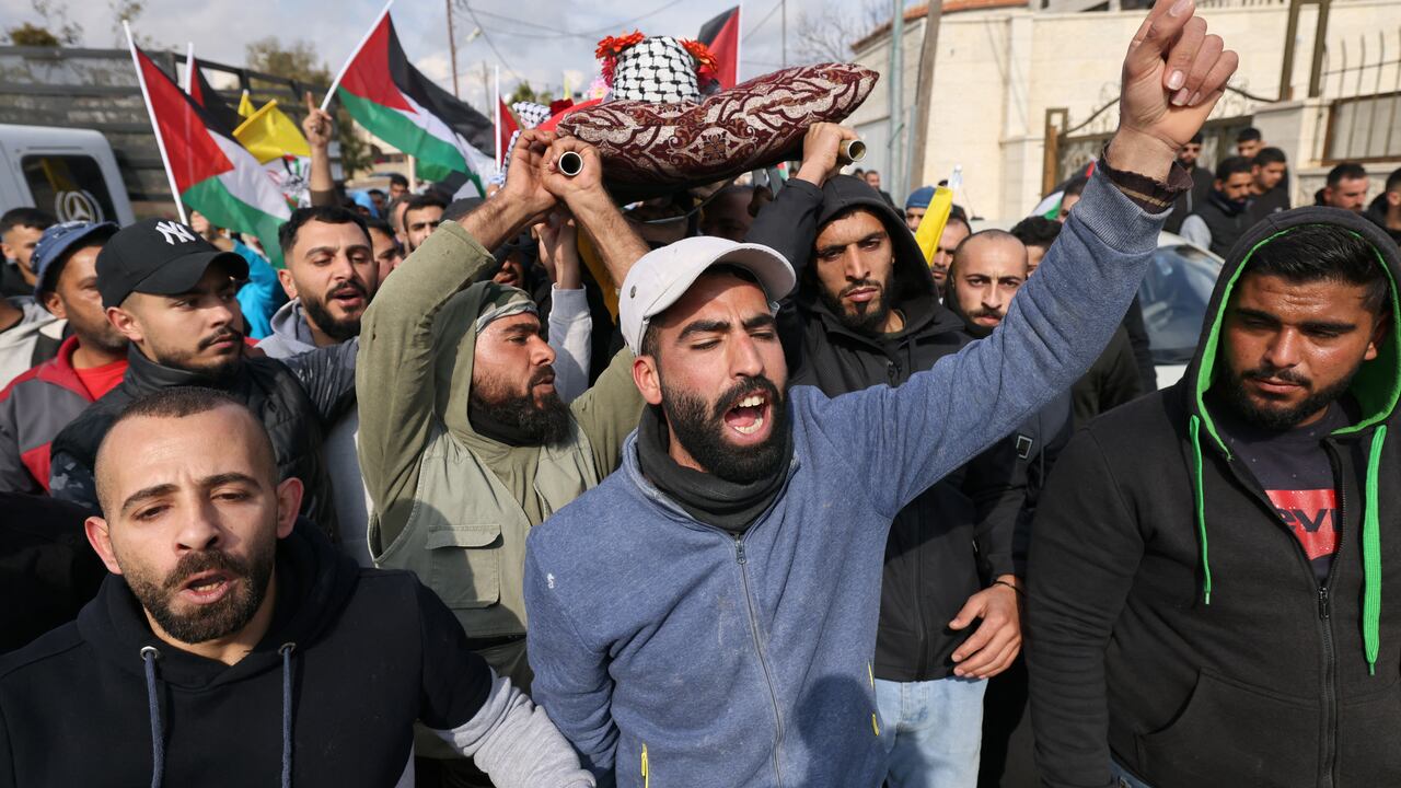 Palestinos han rechazado las medidas punitivas contra el pueblo, los líderes y la sociedad civil de ese país. Foto: AFP.