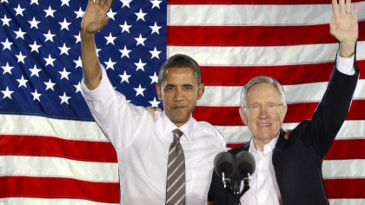 El presidente Obama ha hecho campaña por los candidatos demócratas. En la foto, junto al veterano senador por Nevada y líder de la mayoría demócrata Harry Reid, uno de los escaños en juego.