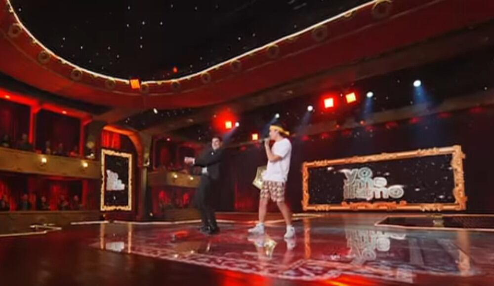 Pipe Bueno e imitador de Guaynaa bailando 'Rebota'.