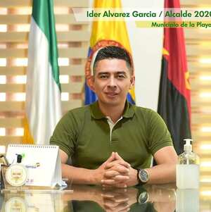 Este es el alcalde del municipio de La Playa de Belén, Ider Humberto Álvarez García.