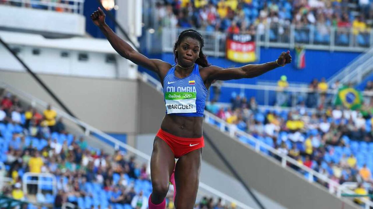 Caterine Ibargüen voló en la sere. Foto: FRANCK FIFE / AFP