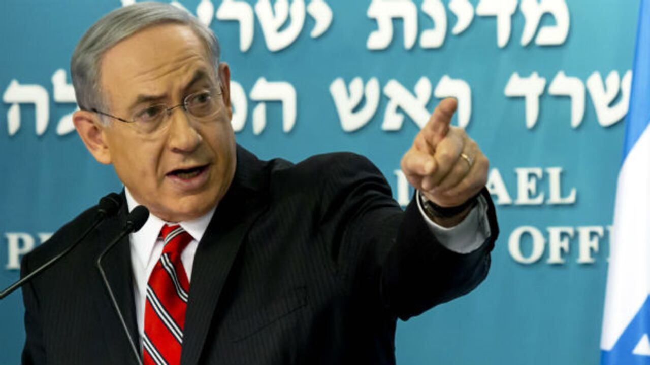 El primer ministro israelí, Benjamín Netanyahu, en una rueda de prensa en Jerusalén (Israel) el 6 de agosto. Netanyahu negó que su ejército habría cometido crímenes de guerra durante la ofensiva Margen protector y agregó que "la tragedia de Gaza es que Hamás la gobierna".
