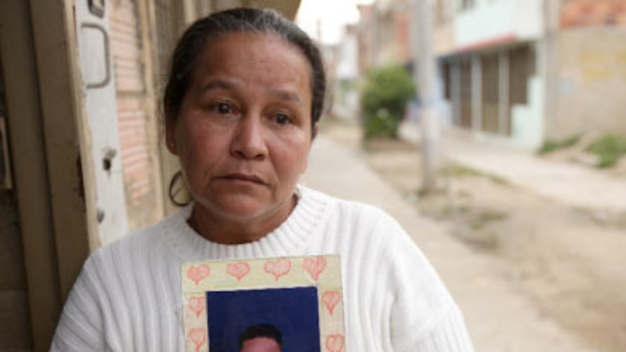 Elvira Vásquez enterró a su hijo Joaquín Castro el viernes pasado, luego de que fue ubicado muerto en Ocaña. Él es uno de los muchachos que había desaparecido de Ciudad Bolívar, Bogotá, en enero pasado