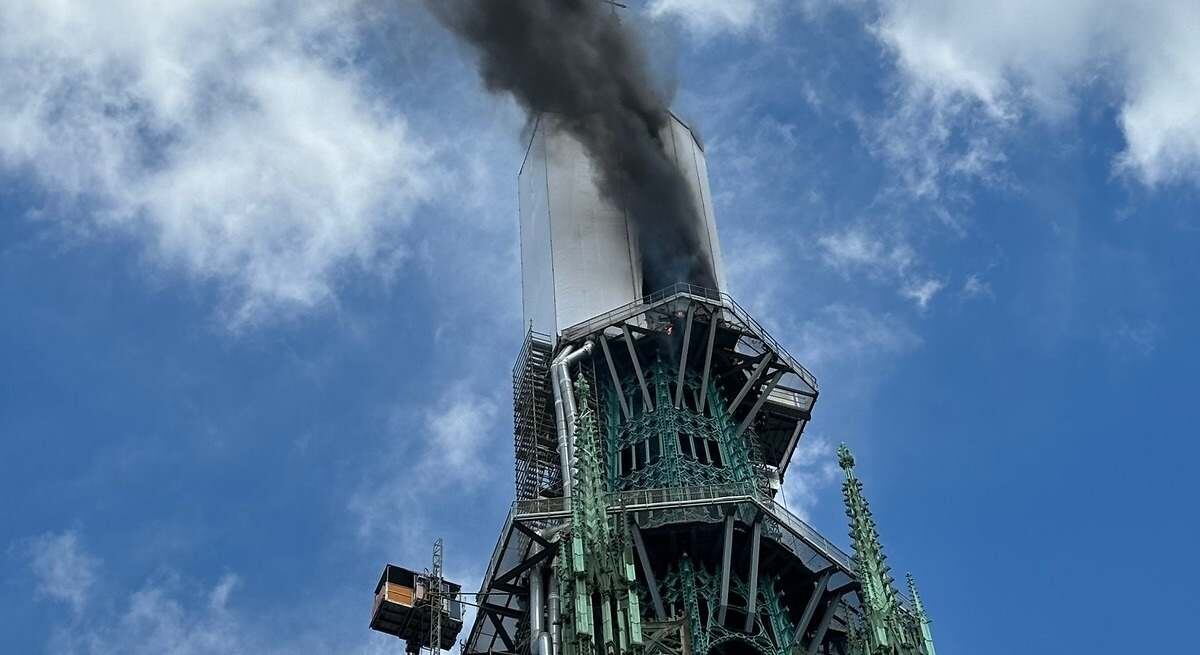 Incendio en la Catedral de Notre-Dame de Rouen.