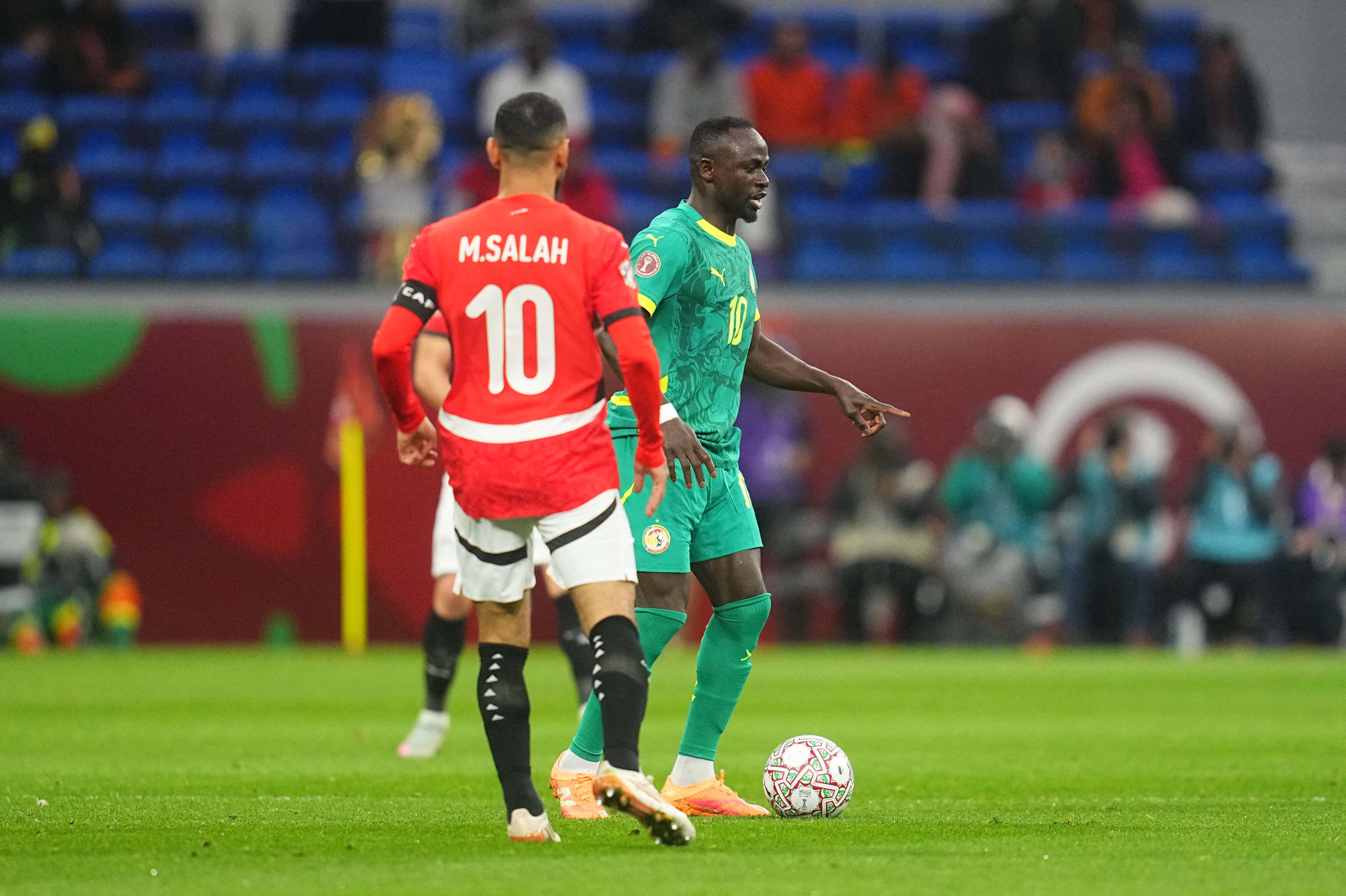 Duelo entre Mohamed Salah y Sadio Mané fue ganado por el de Senegal, quien disputará la final de la Copa de África