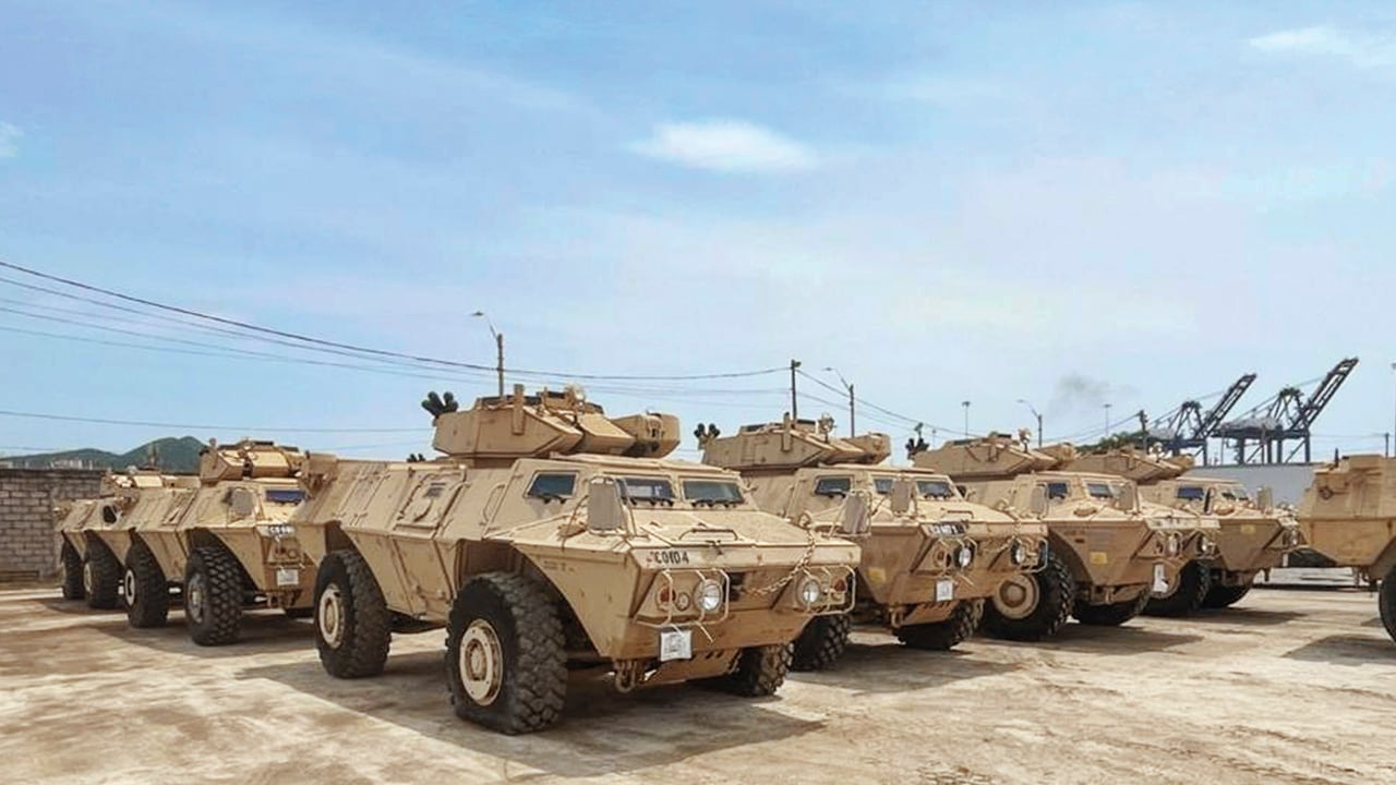 Los vehículos blindados ASV 4x4 fueron donados por Estados Unidos a Colombia mediante el proyecto Parma, iniciado en 2021. Tras la reunión Trump-Petro, 11 unidades fueron entregadas en Tolemaida.