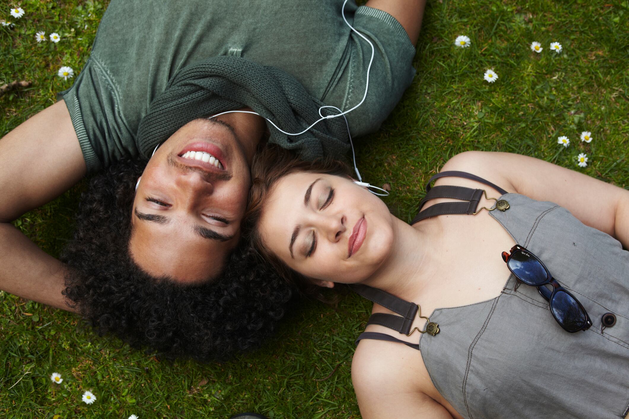 En la búsqueda de la manera adecuada de comunicar sentimientos profundos, la inteligencia artificial ha presentado un top 3 de canciones que pueden ser dedicadas para ayudar a suavizar el camino hacia el corazón de esa persona especial.