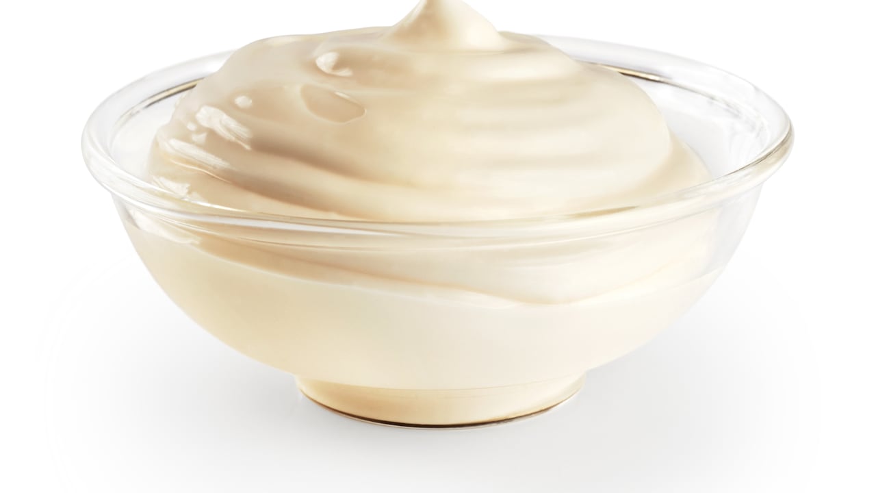 Mayonesa, ¿cómo utilizarla para reparar el cabello?