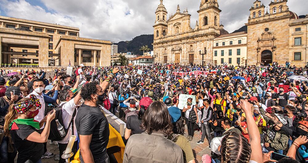Una mayoría de colombianos salió a protestar de manera pacífica. Las manifestaciones iniciaron por la controvertida reforma tributaria que quería impulsar el Gobierno, y que al final fue retirada del Congreso.