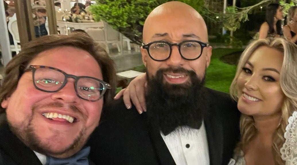 Jorge Suárez, hijo del Mono Jojoy de las Farc, y Catalina Suárez, periodista cercana al expresidente Álvaro Uribe, contrajeron matrimonio en Bogotá. En la imagen, la novia junto a los concejales Diego Cancino y Carlos Carrillo.