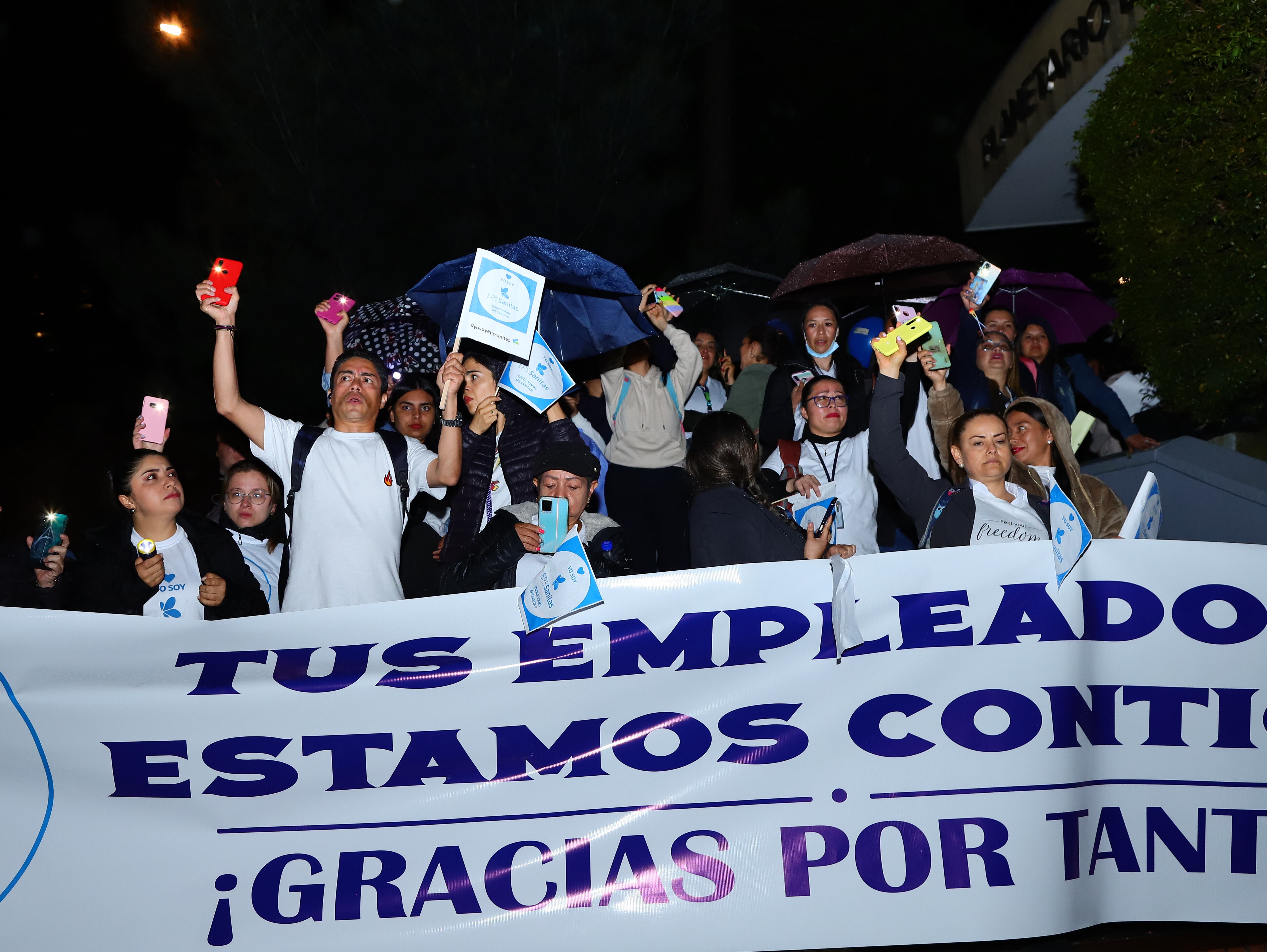 Protesta de funcionarios y usuarios de EPS Sanitas.